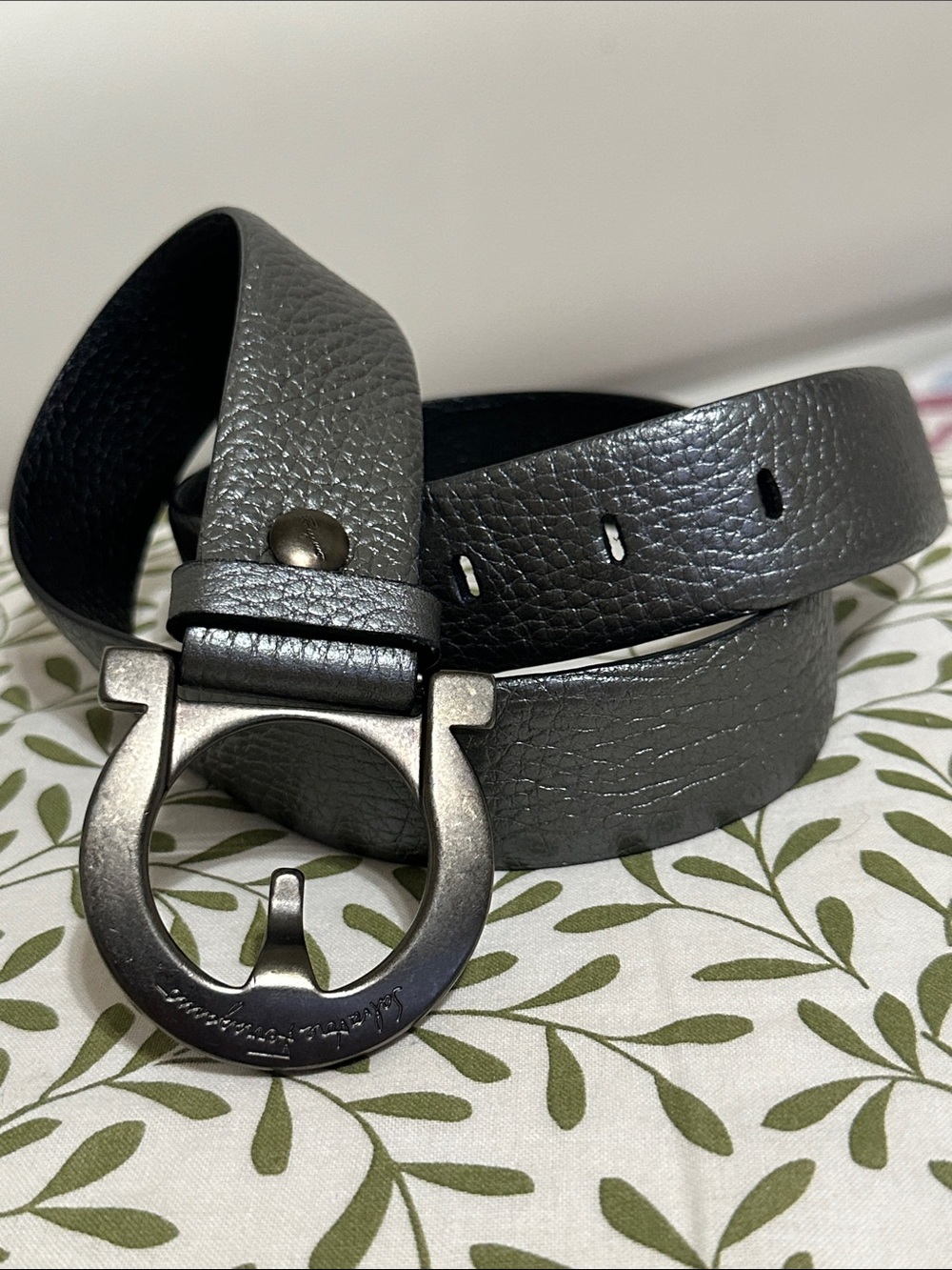 Salvatore Ferragamo Unisex Metallic Gray Leather Belt with Signature Ring Buckle